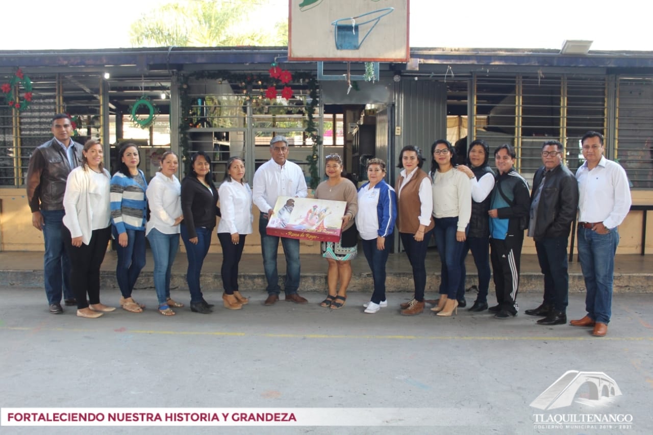 Entrega de 300 Roscas de Reyes a Planteles Educativos