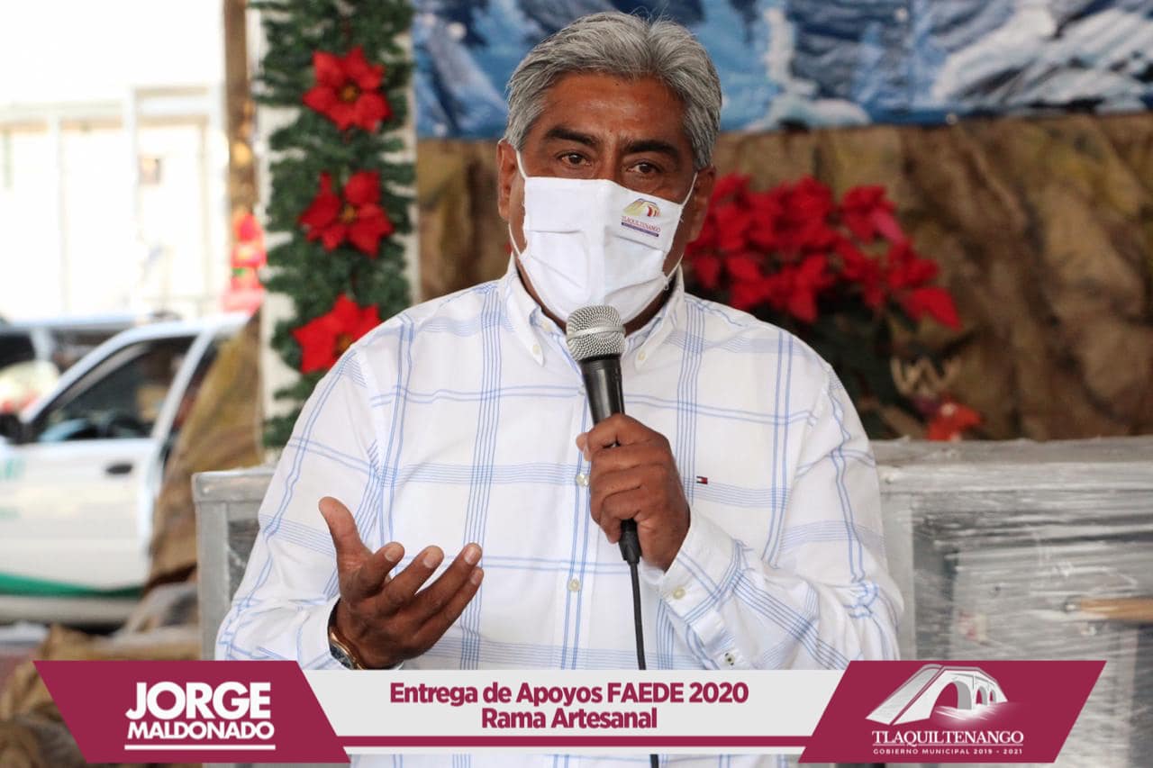 El Profesor Jorge Maldonado entrega apoyos FAEDE 2020 a artesanos de Tlaquiltenango